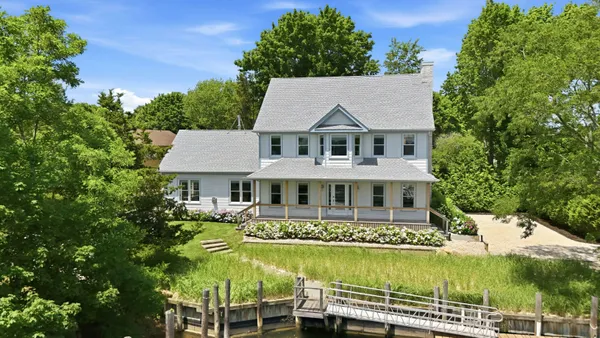 $2,150,000 | 980 Manhasset Avenue, Greenport, NY 11944