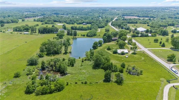 $410,000 | 955 Northwest 131st Highway, Odessa, MO 64076