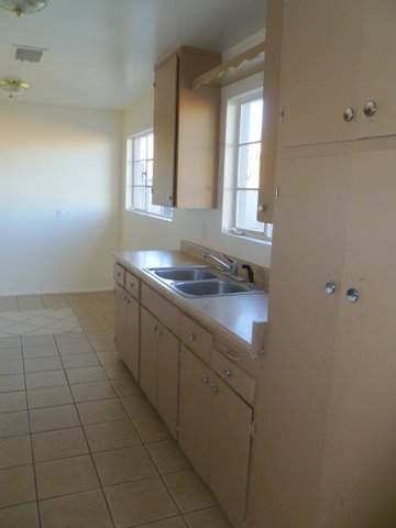 2610 West Lamar Road Phoenix, AZ 85017 - Photo 4 of 8 4