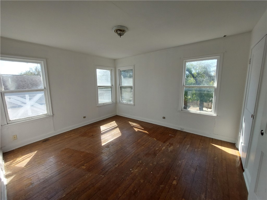 1731 15th Street Corpus Christi, TX 78404 - Photo 7 of 20 a view of empty room with wooden floor and fan