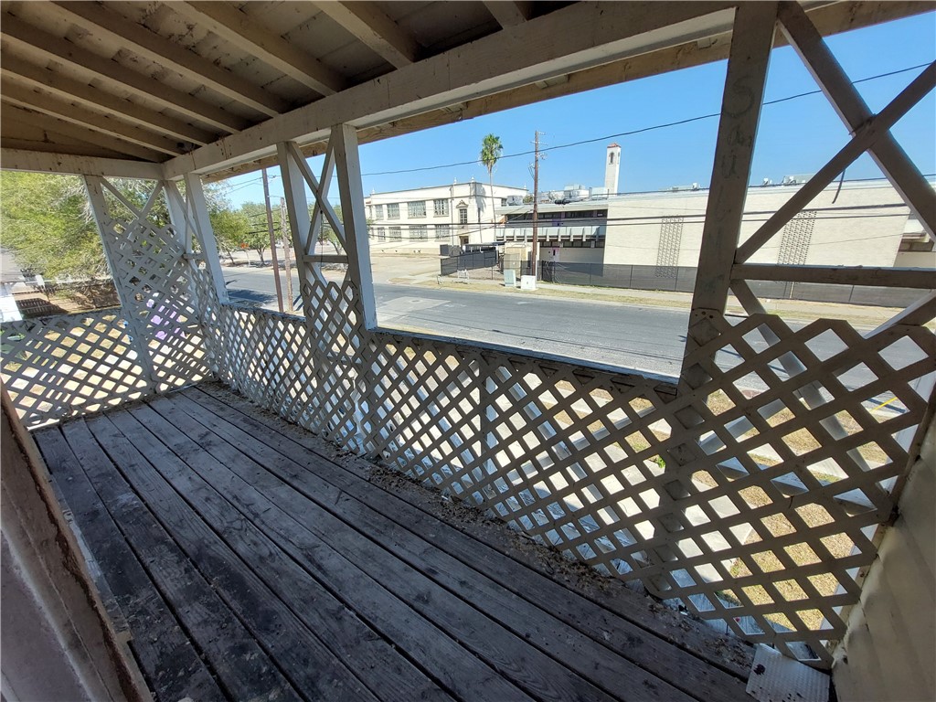 1731 15th Street Corpus Christi, TX 78404 - Photo 10 of 20 a view of a back yard from a balcony