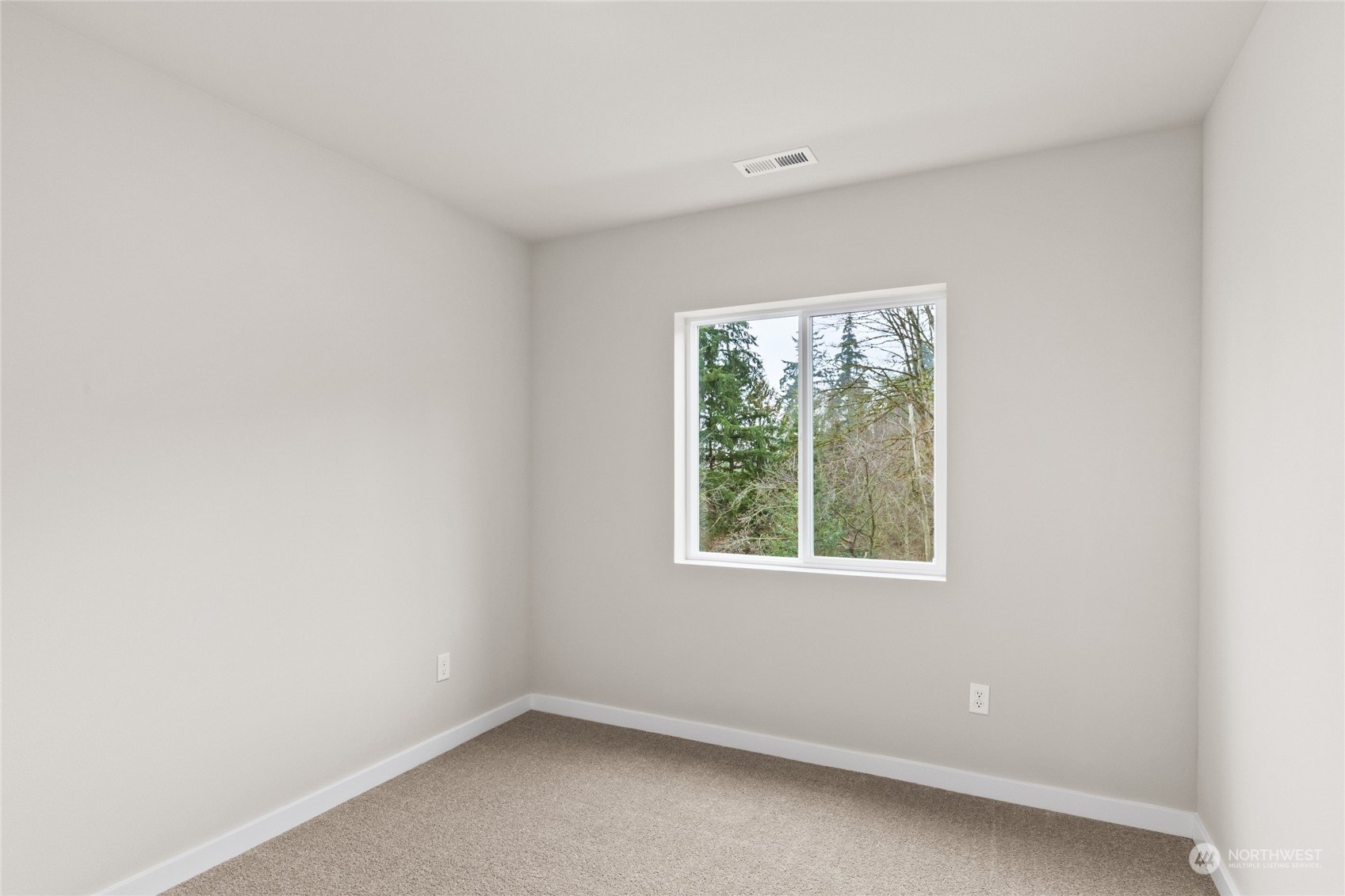 413 207th Street Southeast Bothell, WA 98012 - Photo 22 of 32 an empty room with a window