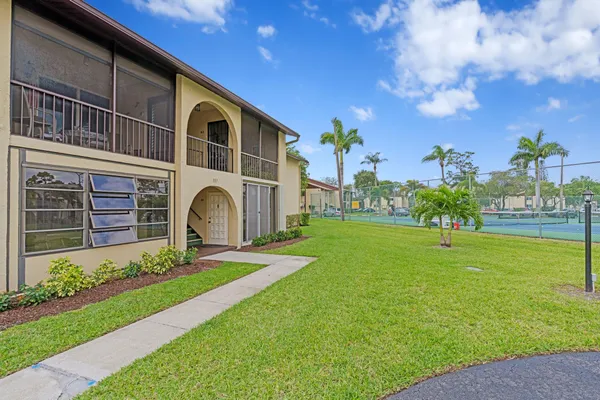 $130,000 | 336 Pine Ridge Circle, Unit B1, Greenacres, FL 33463