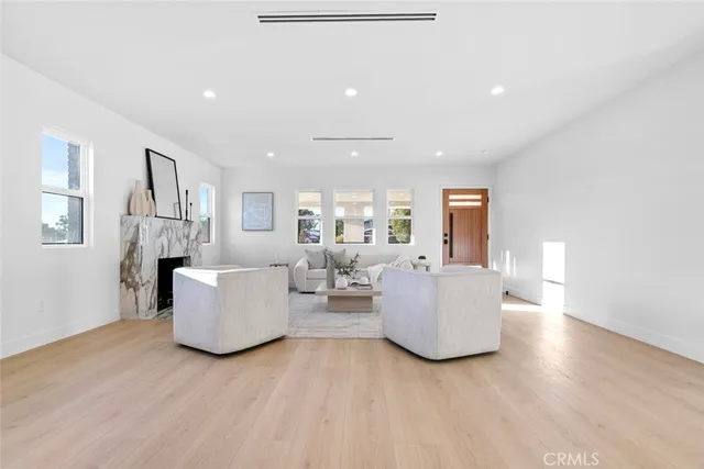$1,699,000 | 900 East Palm Avenue, Burbank, CA 91501