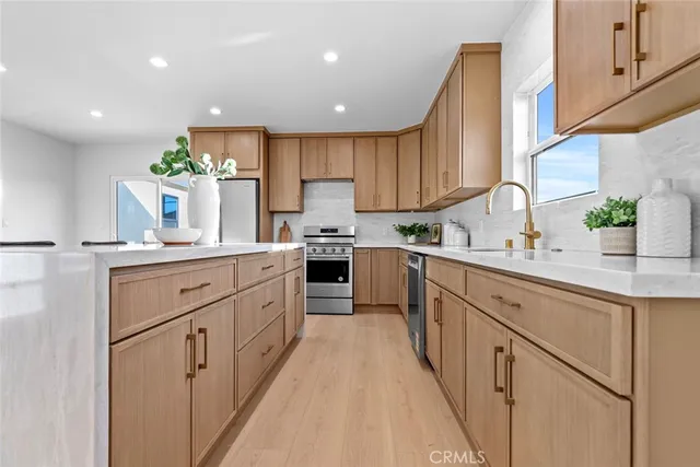 $1,699,000 | 900 East Palm Avenue, Burbank, CA 91501