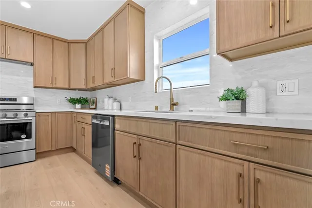 $1,699,000 | 900 East Palm Avenue, Burbank, CA 91501