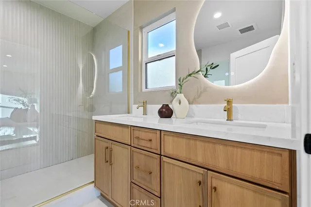 $1,699,000 | 900 East Palm Avenue, Burbank, CA 91501