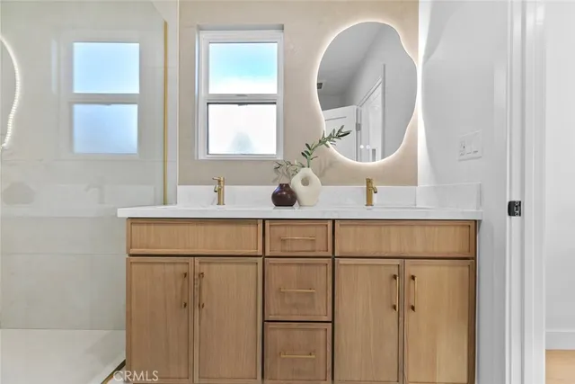 $1,699,000 | 900 East Palm Avenue, Burbank, CA 91501