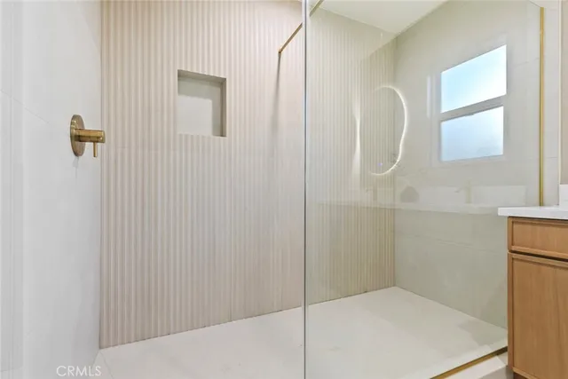 $1,699,000 | 900 East Palm Avenue, Burbank, CA 91501