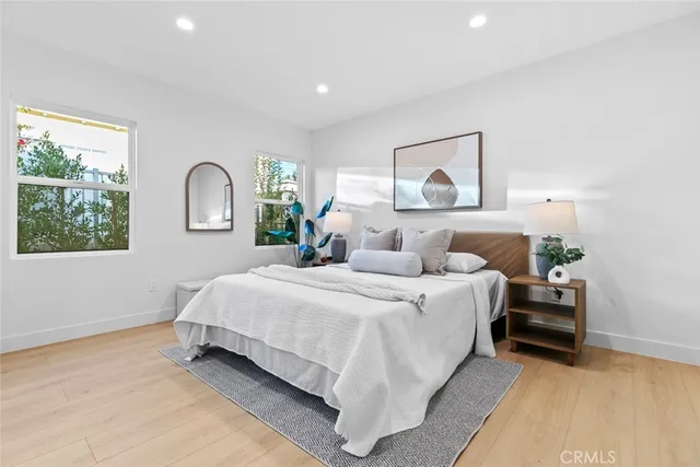 $1,699,000 | 900 East Palm Avenue, Burbank, CA 91501