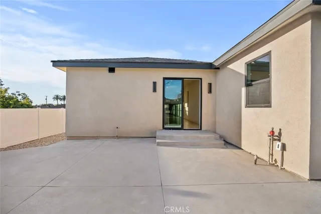 $1,699,000 | 900 East Palm Avenue, Burbank, CA 91501