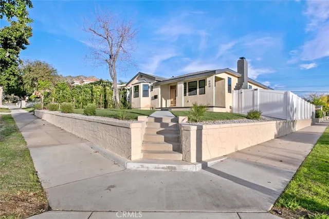 $1,699,000 | 900 East Palm Avenue, Burbank, CA 91501