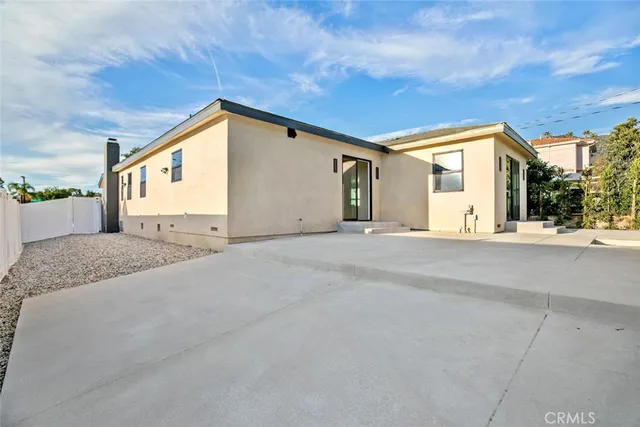 $1,699,000 | 900 East Palm Avenue, Burbank, CA 91501