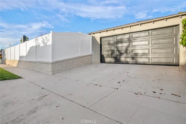 $1,699,000 | 900 East Palm Avenue, Burbank, CA 91501