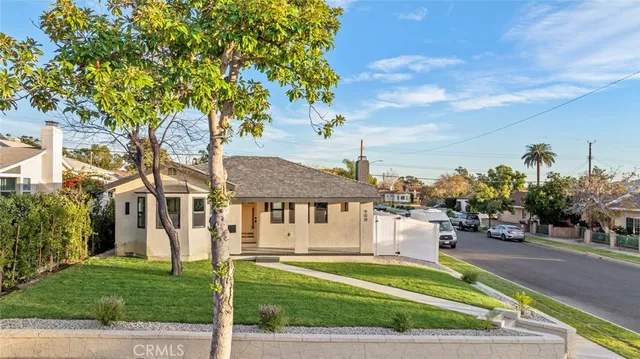 $1,699,000 | 900 East Palm Avenue, Burbank, CA 91501