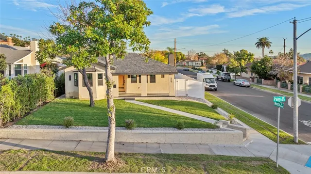 $1,699,000 | 900 East Palm Avenue, Burbank, CA 91501