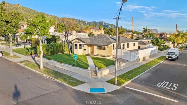 $1,699,000 | 900 East Palm Avenue, Burbank, CA 91501