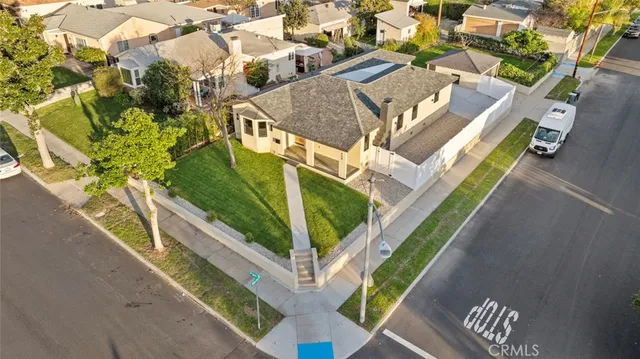 $1,699,000 | 900 East Palm Avenue, Burbank, CA 91501
