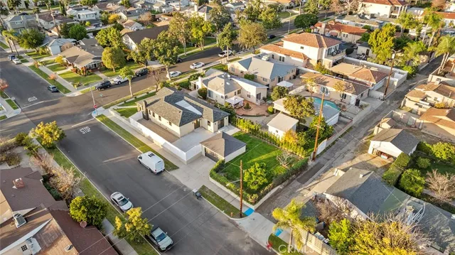 $1,699,000 | 900 East Palm Avenue, Burbank, CA 91501