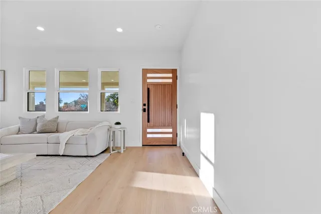 $1,699,000 | 900 East Palm Avenue, Burbank, CA 91501