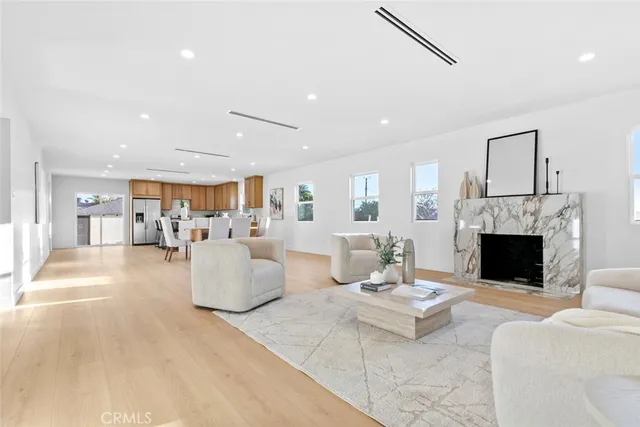 $1,699,000 | 900 East Palm Avenue, Burbank, CA 91501