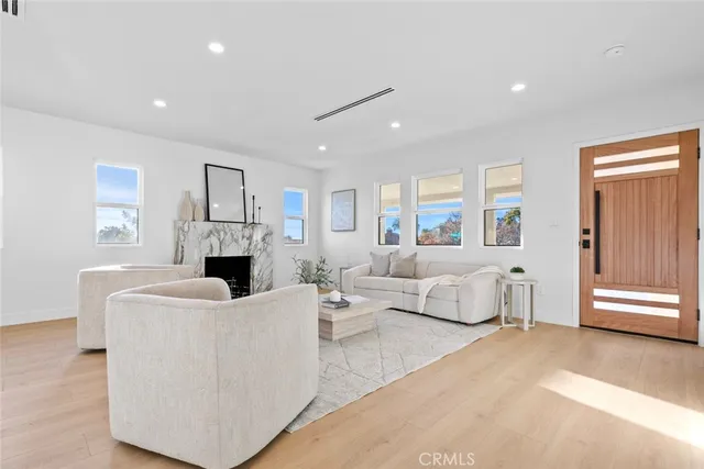 $1,699,000 | 900 East Palm Avenue, Burbank, CA 91501