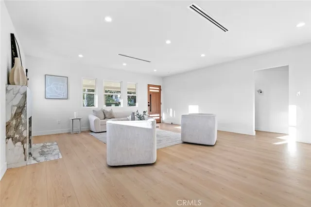 $1,699,000 | 900 East Palm Avenue, Burbank, CA 91501