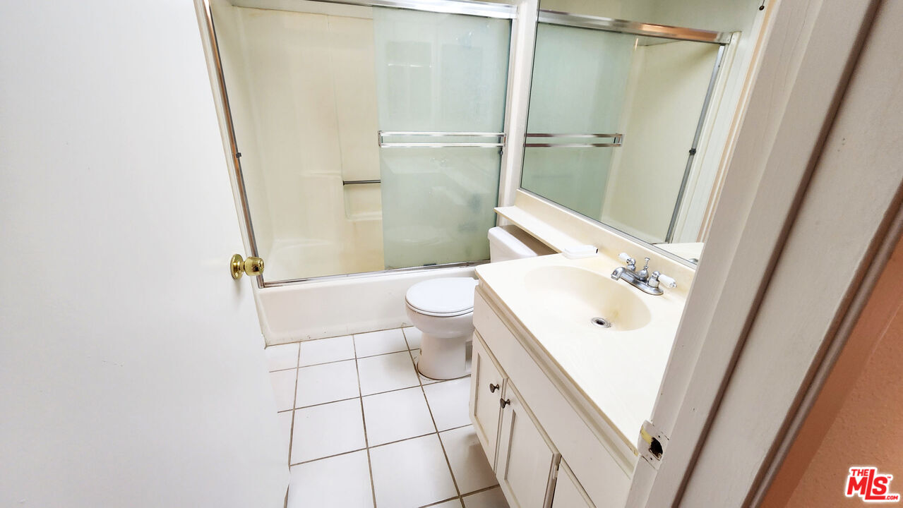 1425 West 12th Street, Unit 161 Los Angeles, CA 90015 - Photo 16 of 19 a bathroom with a sink a toilet and shower