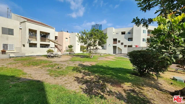 $2,380 | 1425 West 12th Street, Unit 161, Los Angeles, CA 90015