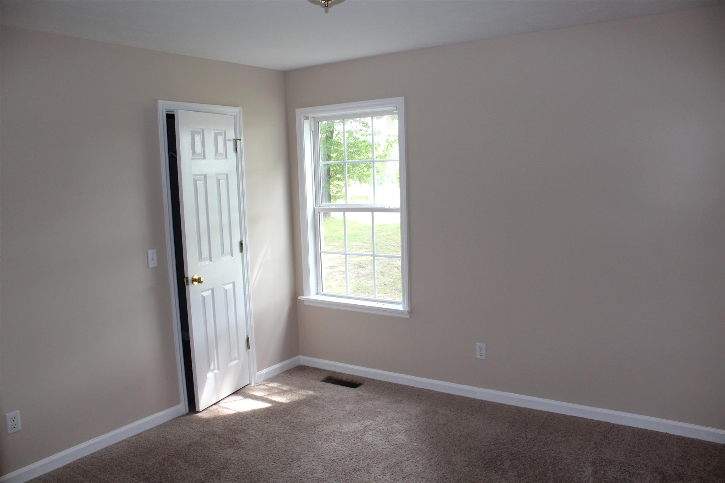 278 Baker Road Dickson, TN 37055 - Photo 11 of 26 an empty room with windows