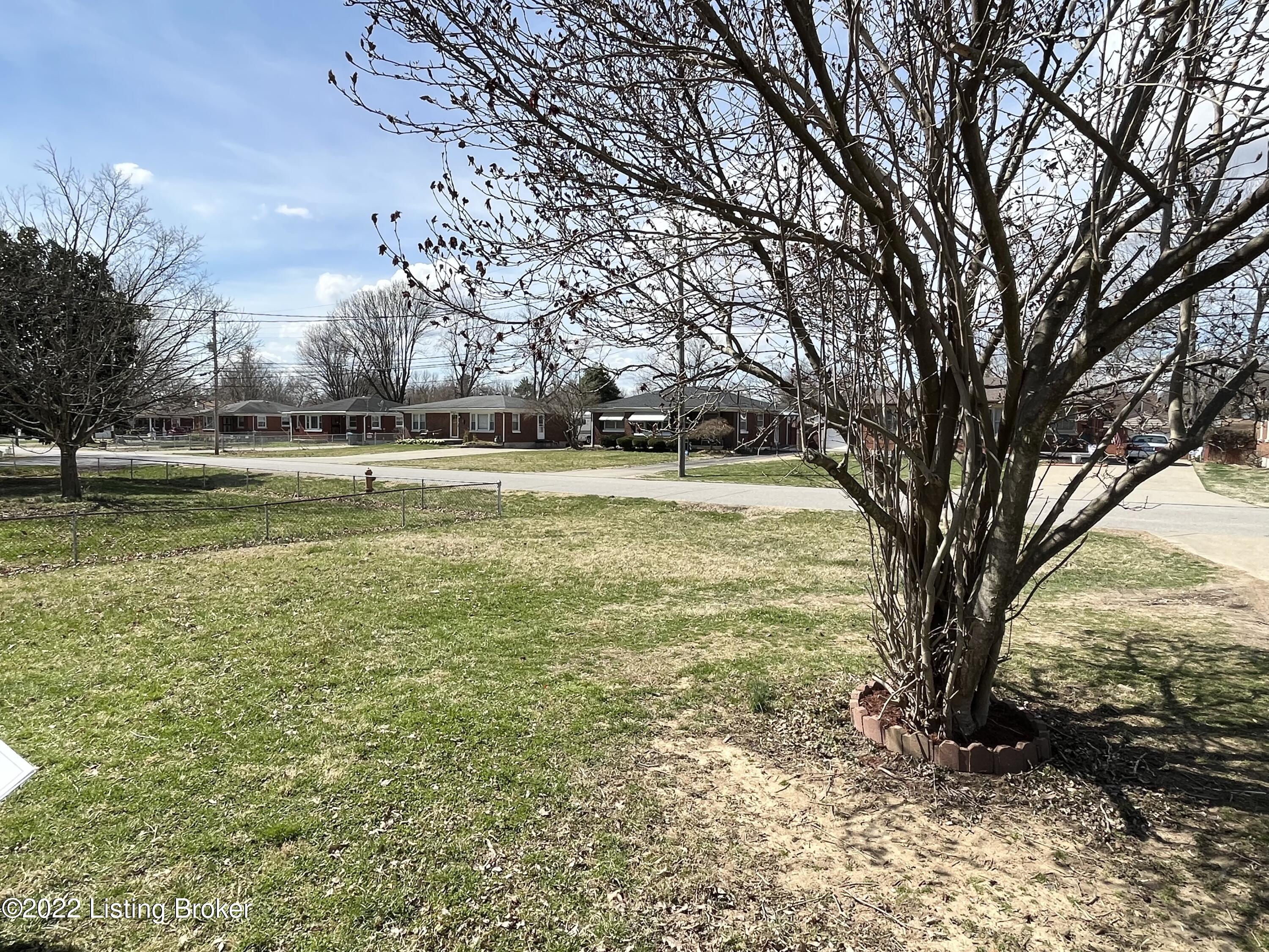 8285 Walker Road Louisville, KY 40258 - Photo 2 of 16 C4E97A8A-29B8-4844-9BA5-3B4A7010CBF5