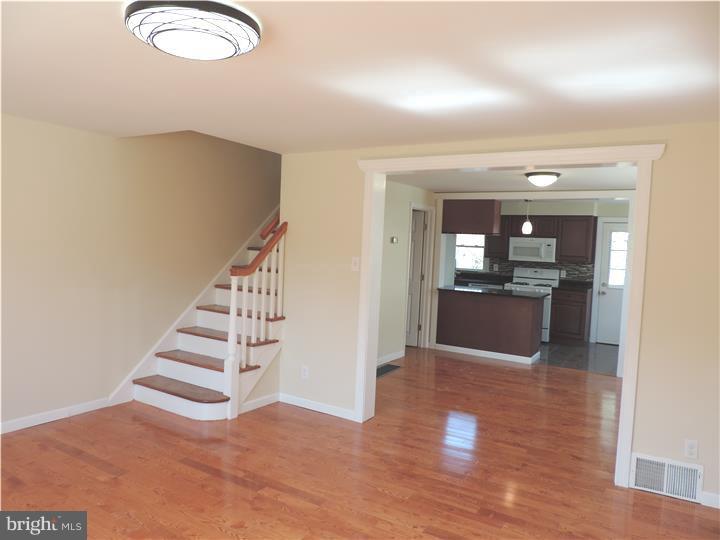762 Oakview Road Ardmore, PA 19003 - Photo 7 of 23 Living Room