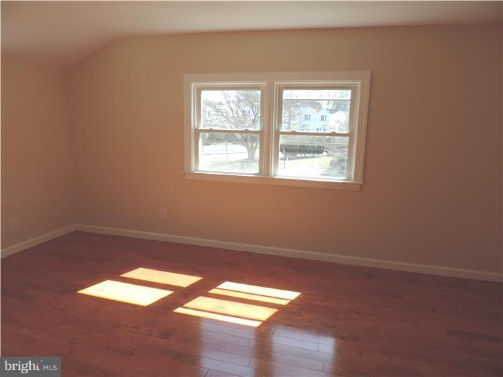 762 Oakview Road Ardmore, PA 19003 - Photo 8 of 23 Living Room