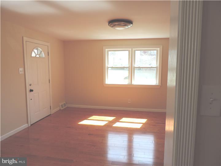 762 Oakview Road Ardmore, PA 19003 - Photo 10 of 23 Living Room