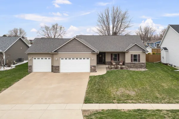 $575,000 | 510 Pinehurst Drive, Eldridge, IA 52748