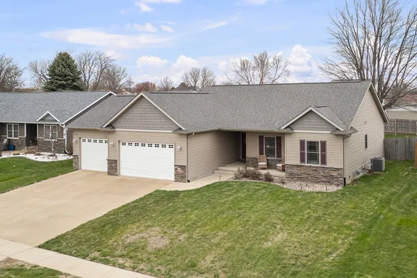 $570,000 | 510 Pinehurst Drive, Eldridge, IA 52748