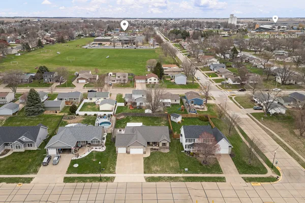 $570,000 | 510 Pinehurst Drive, Eldridge, IA 52748