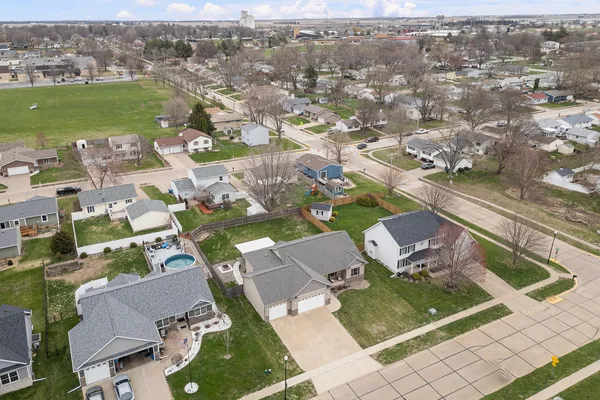 $570,000 | 510 Pinehurst Drive, Eldridge, IA 52748