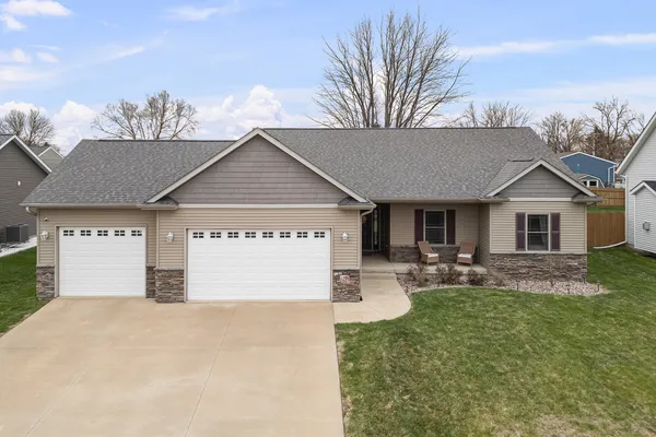 $570,000 | 510 Pinehurst Drive, Eldridge, IA 52748