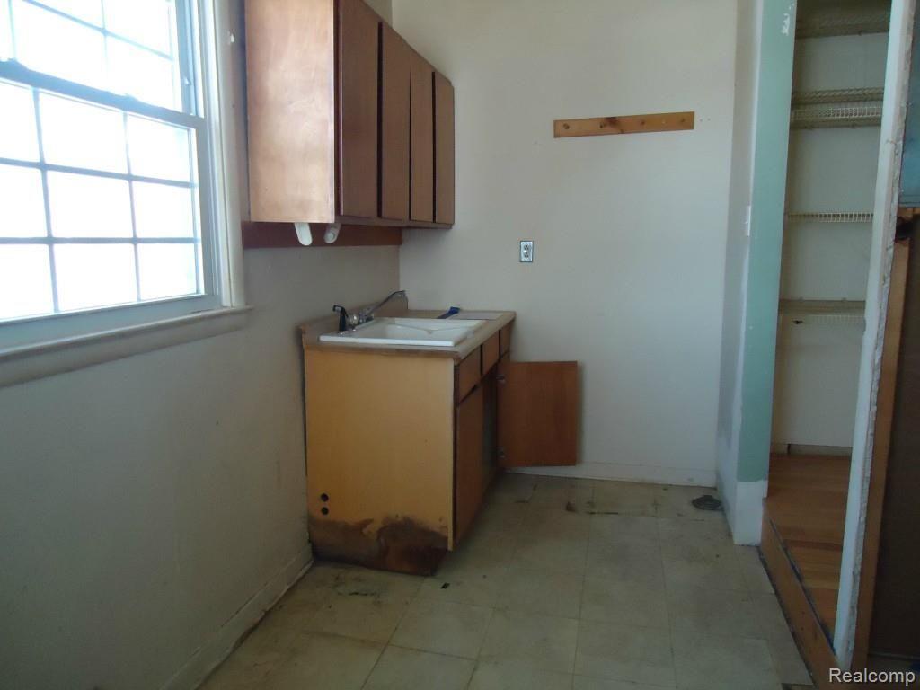 15844 Goddard Road Allen Park, MI 48101 - Photo 11 of 14 Laundry Room.jpg