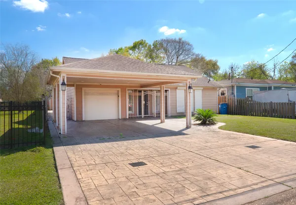 $307,900 | 910 Avenue J, South Houston, TX 77587