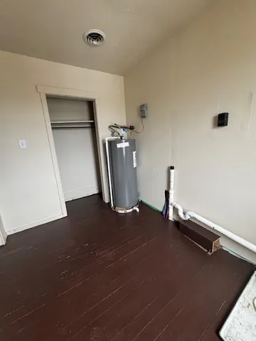 a view of a storage & utility room