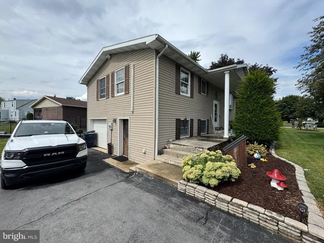 a car parked in front of a white house