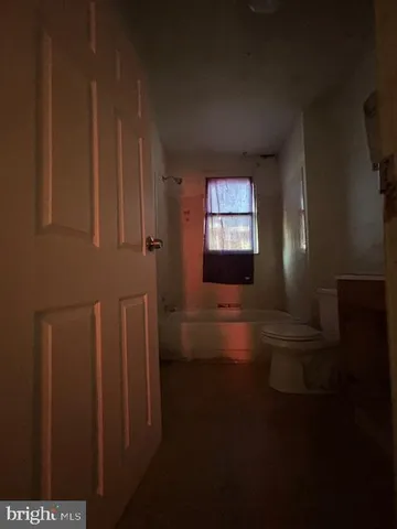 a view of a house with yard