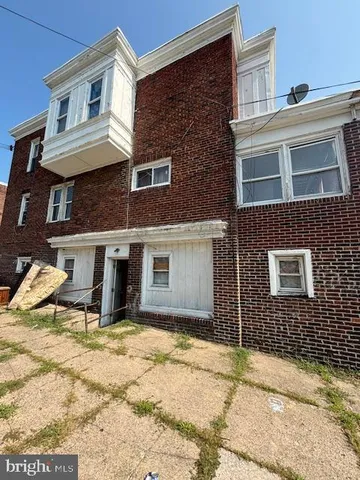 a view of a backyard of the house