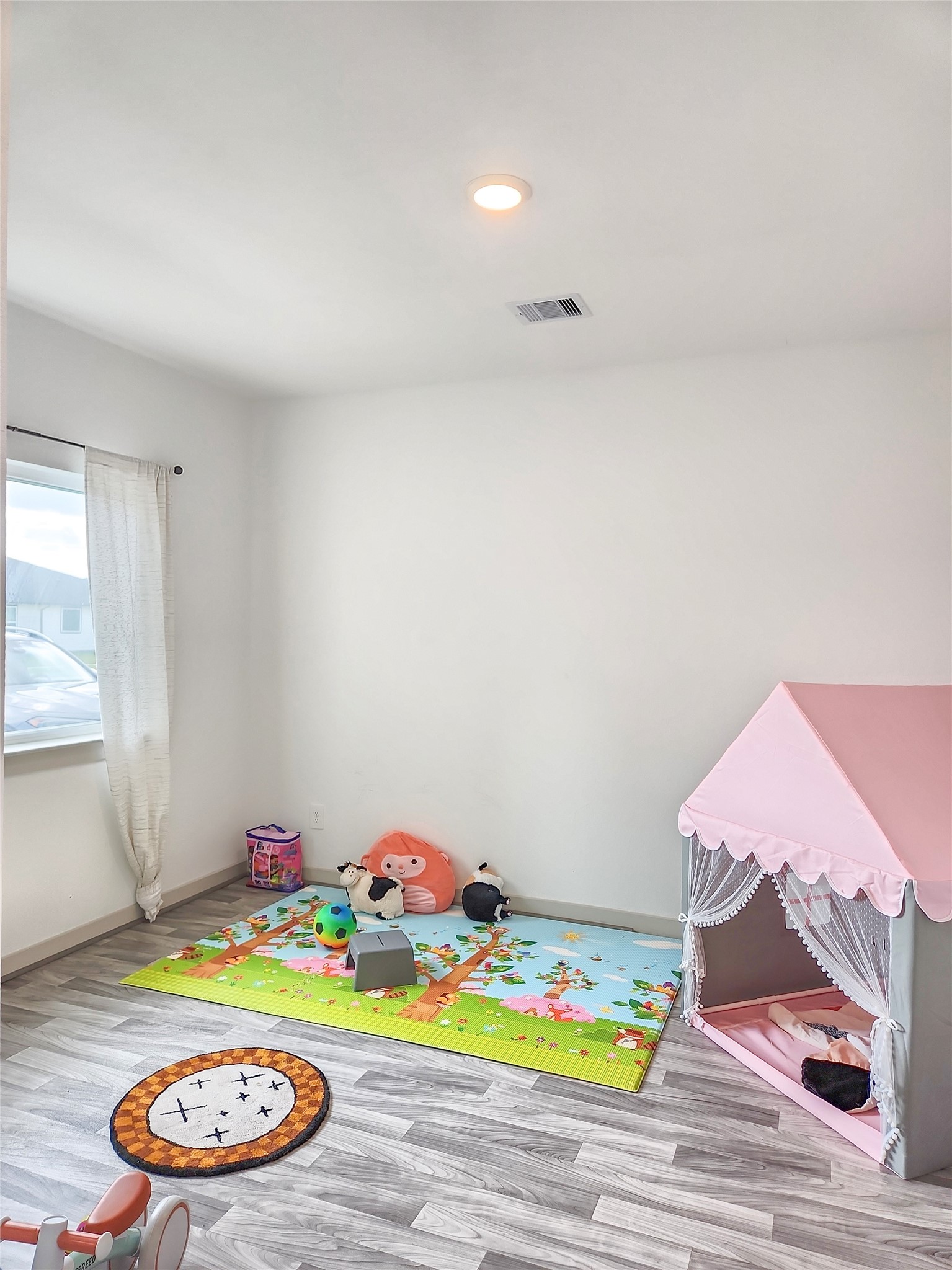 7219 Sunbreeze Lane Rosenberg, TX 77469 - Photo 16 of 18 a room with toys and wooden floor