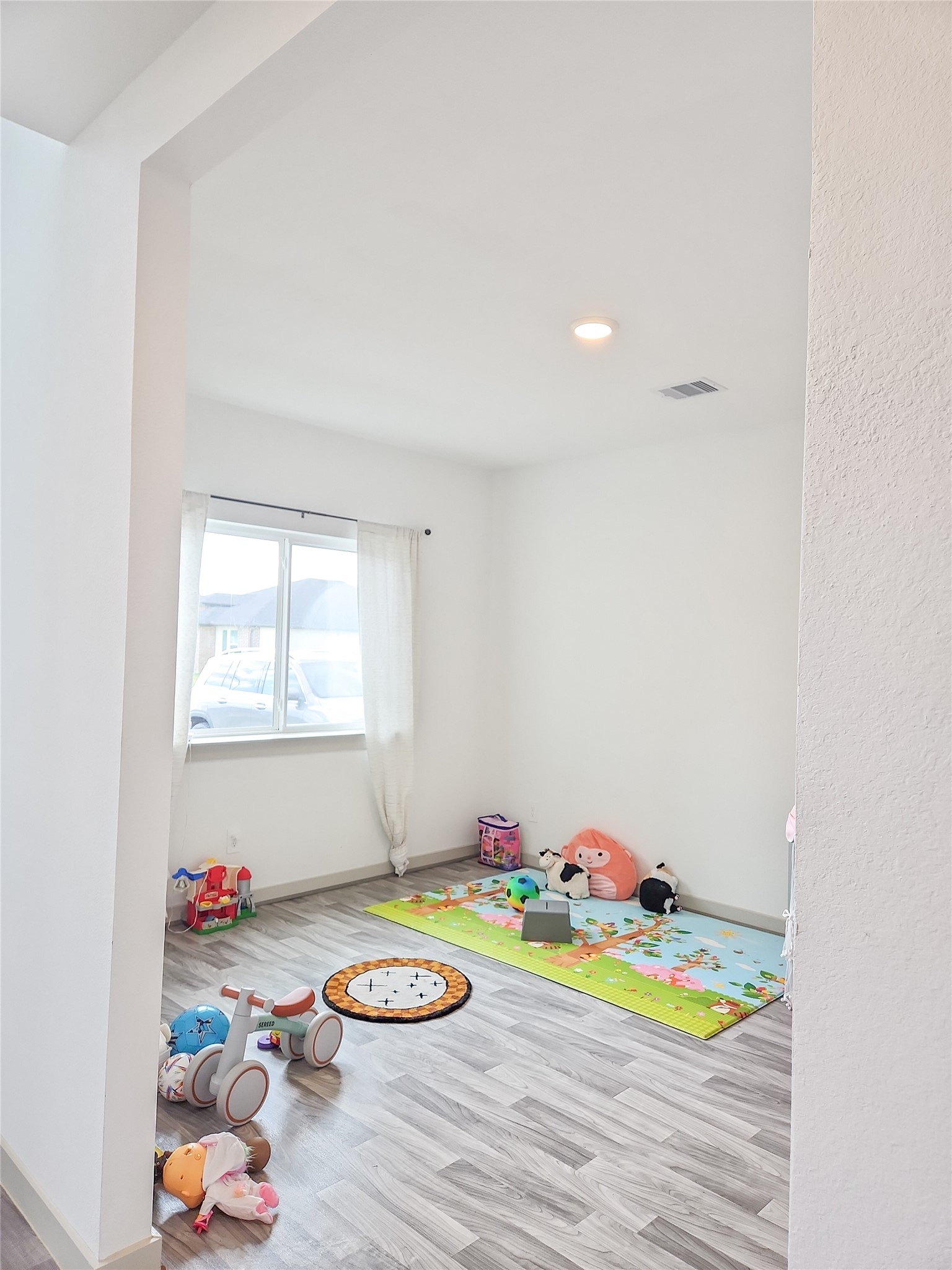 7219 Sunbreeze Lane Rosenberg, TX 77469 - Photo 17 of 18 a room with toys and wooden floor