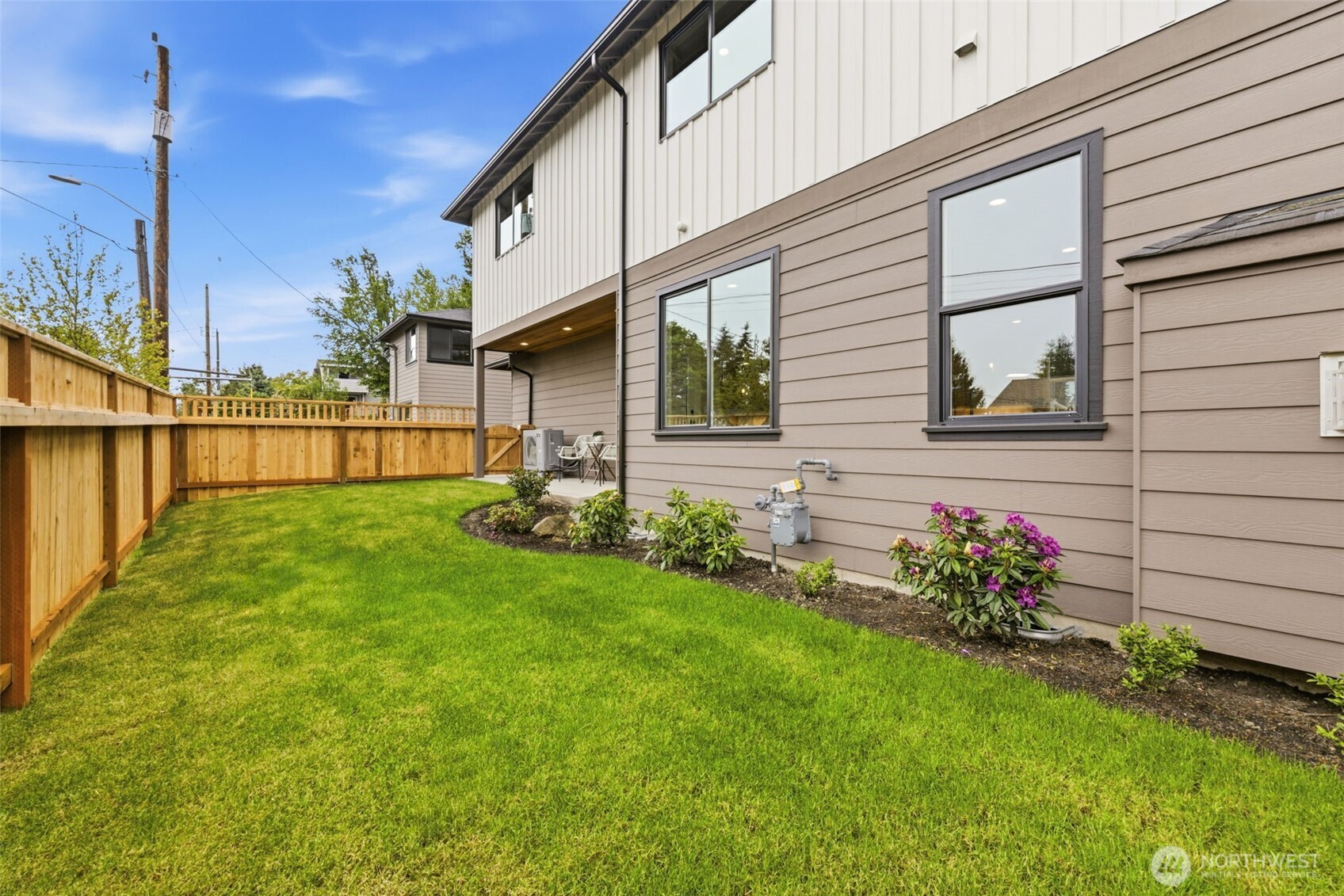 10202 44th Avenue Southwest Seattle, WA 98146 - Photo 31 of 35