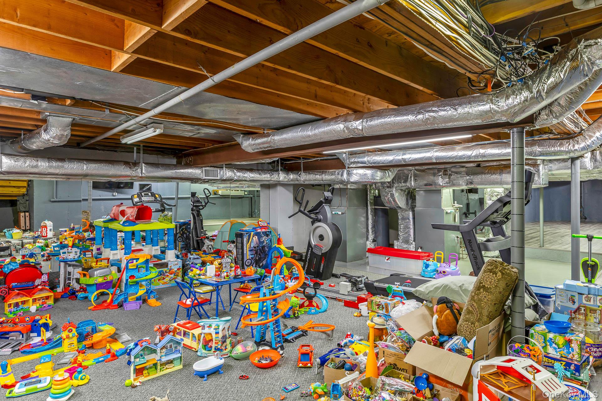 83 Cliff Road Port Jefferson, NY 11777 - Photo 48 of 50 a front view of a retail shop