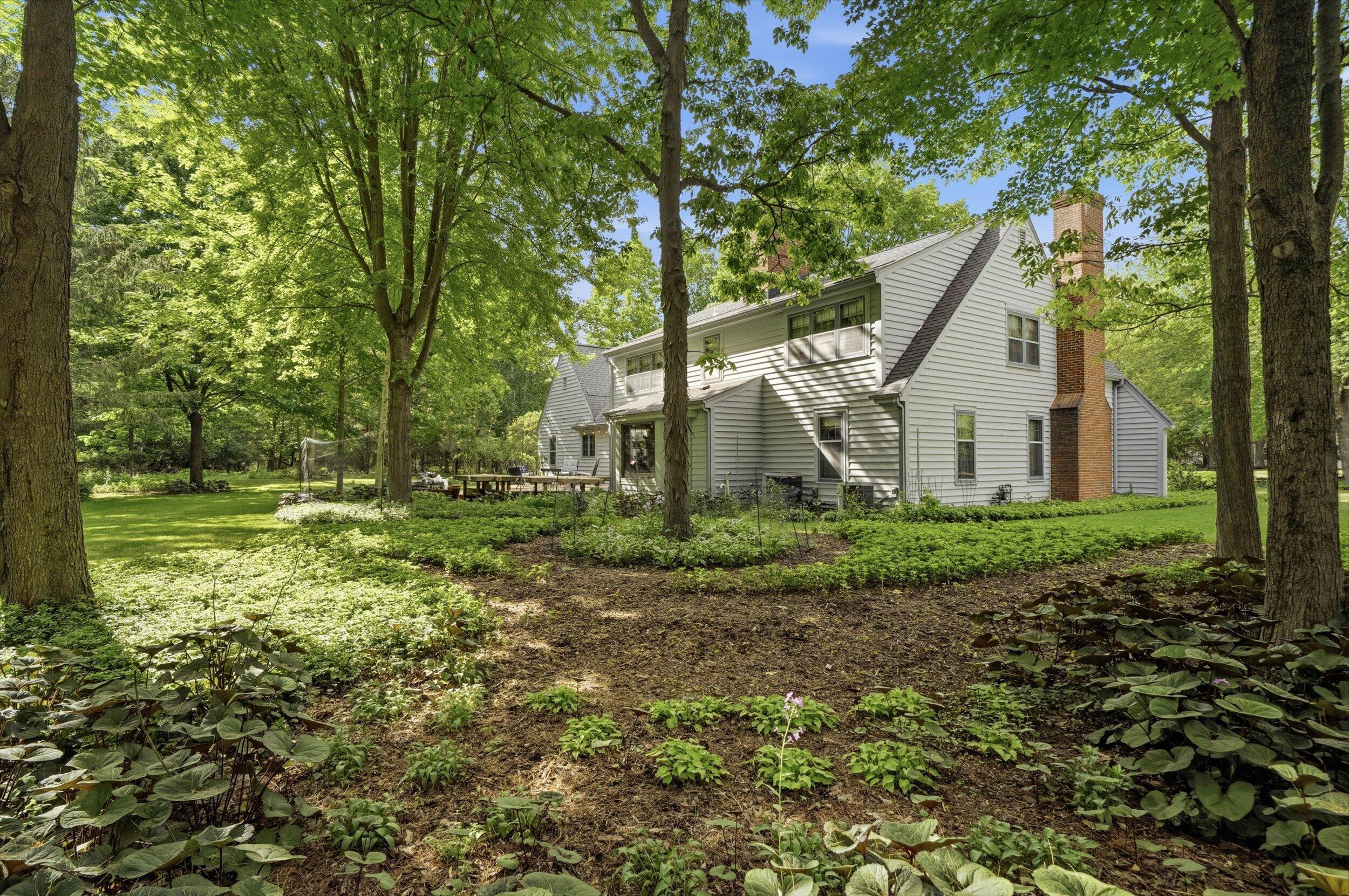304 Fieldstone Road Delafield, WI 53018 - Photo 10 of 16 Gorgeous Perennials & Trees